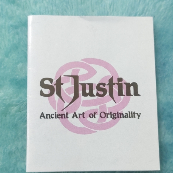 St Justin Celtic Cross - Picture 5 of 6